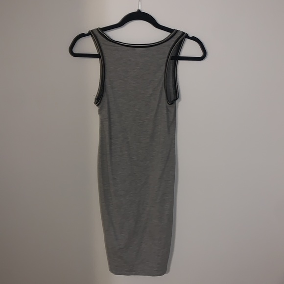 Small grey tight fitting dress - Picture 2 of 3